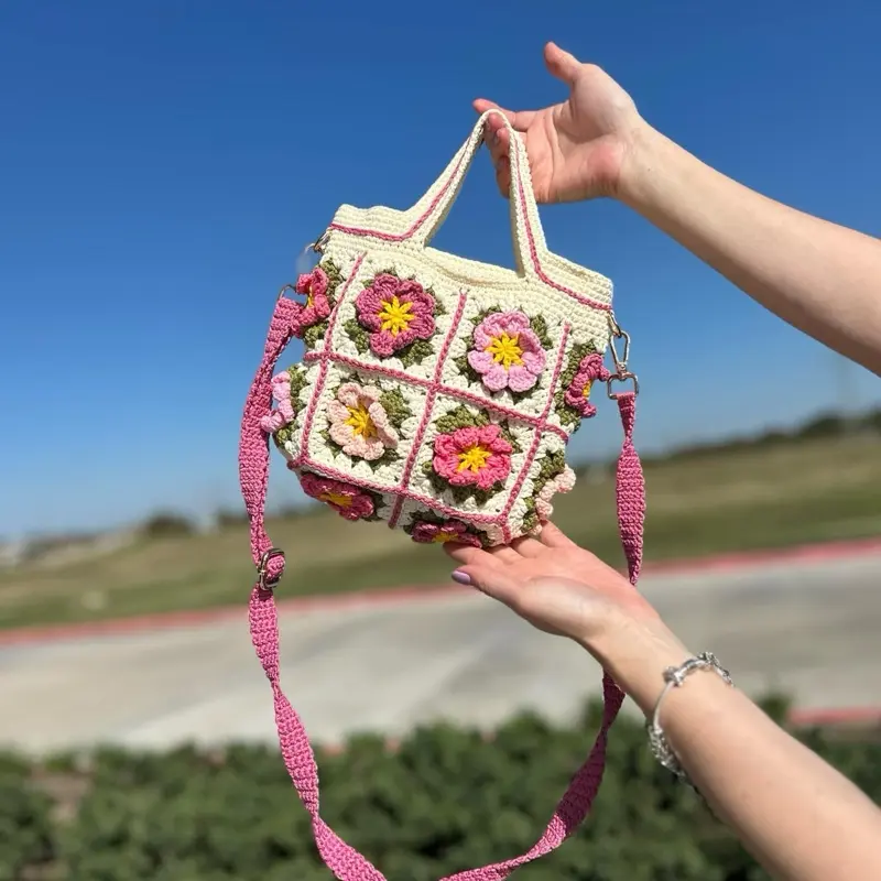 Handmade Crochet Women's Handbag - Elegant and Fashionable shoulder bags