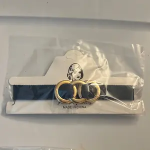 Costume jewelry chokers with three ring design