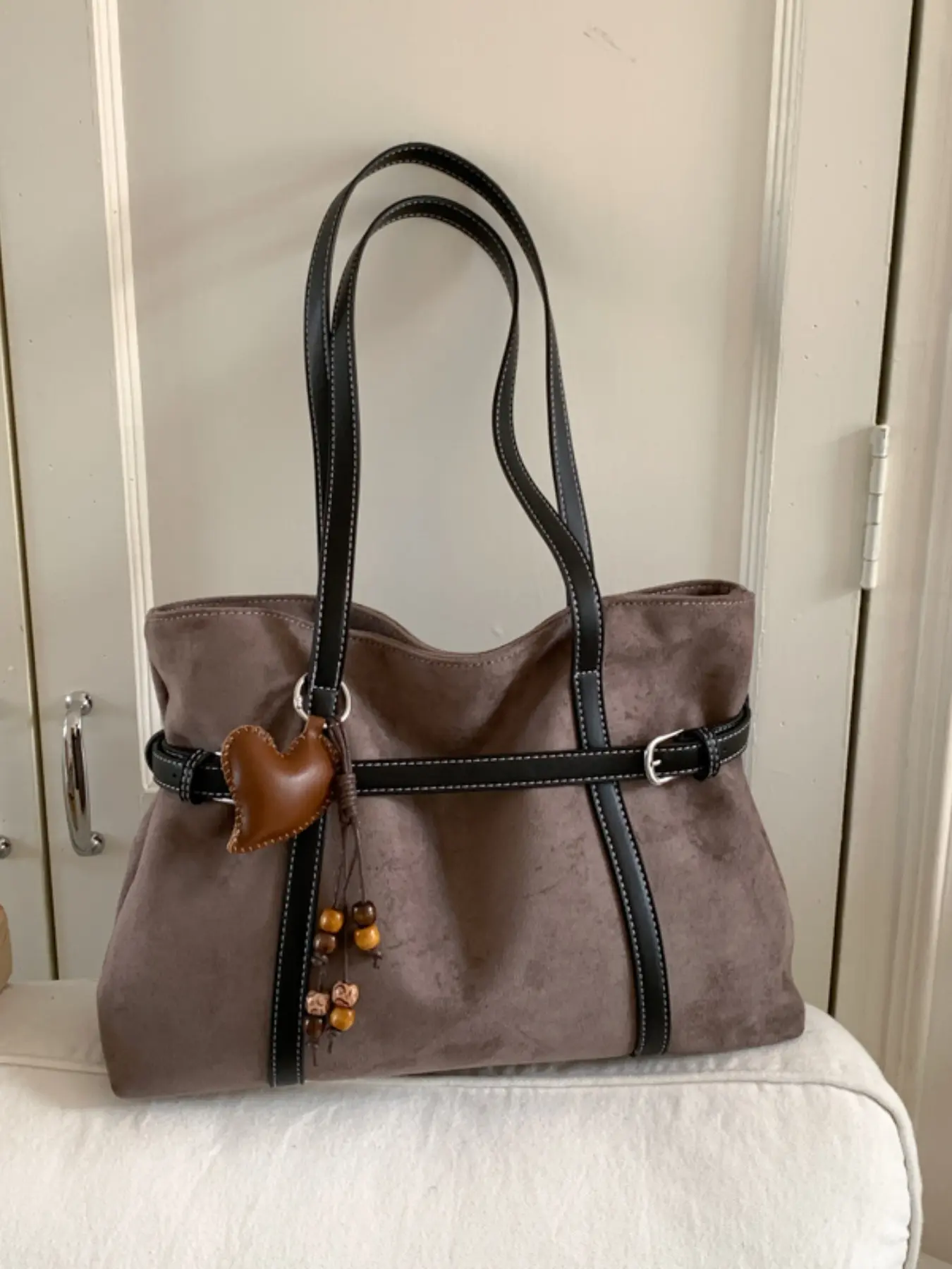 Women's Heart-Shaped Pendant Suede Tote Bag, Vintage Style Commuter Shoulder Crossbody Bag, New Trendy American Office Bag, Hand Shoulder Bag