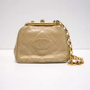 Pre-owned CHANEL Lambskin Leather Crossbody Bags Vintage Beige Quilted Leather Chain Shoulder Bag CC16BK