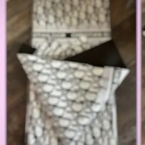 Floral Wrapping Designer Black and White 20 Sheets - Elegant Patterned Packaging Sheets