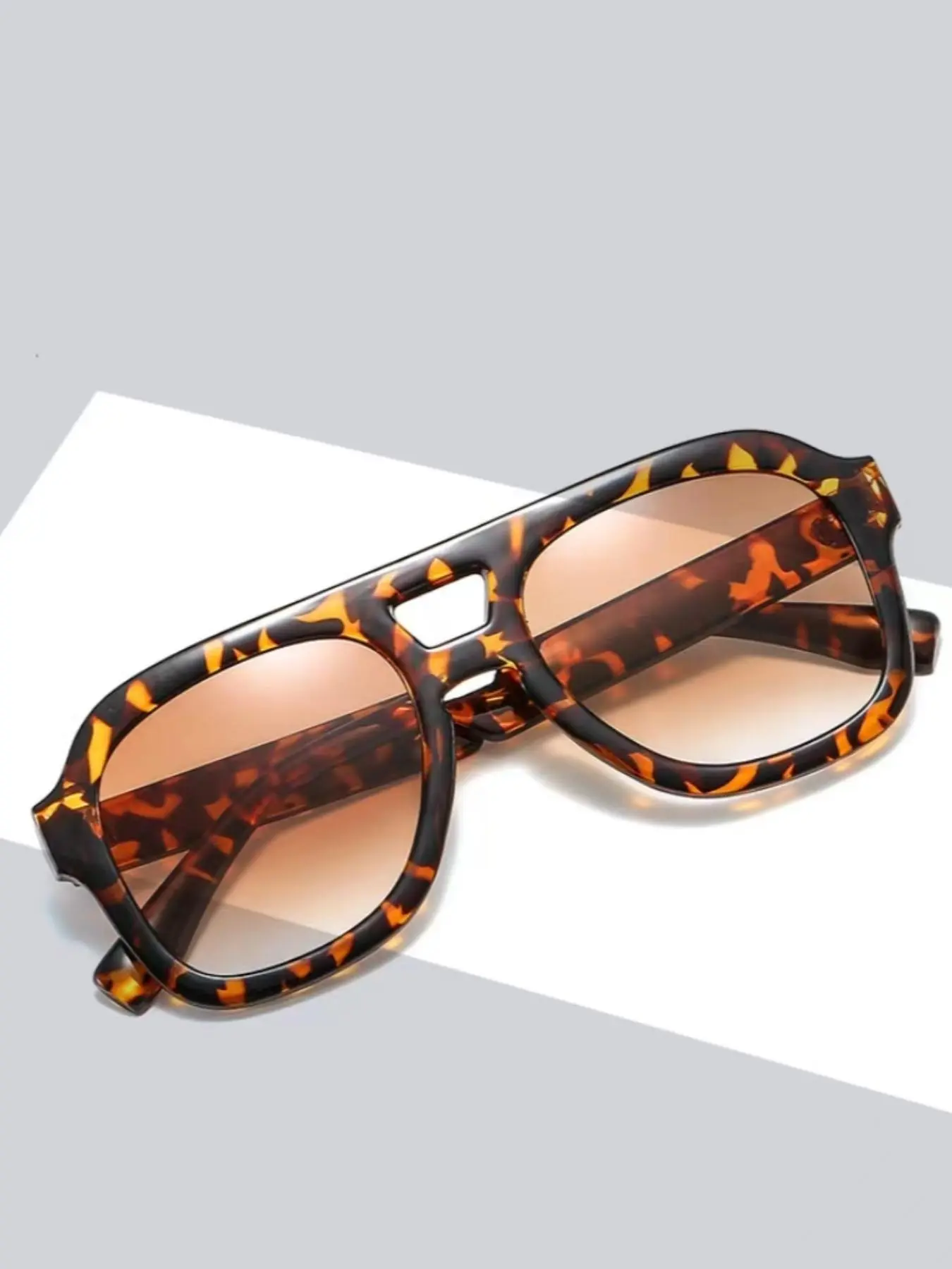 Classic Vintage Double Beam Fashion Sunglasses for Daily Use  display picture 2