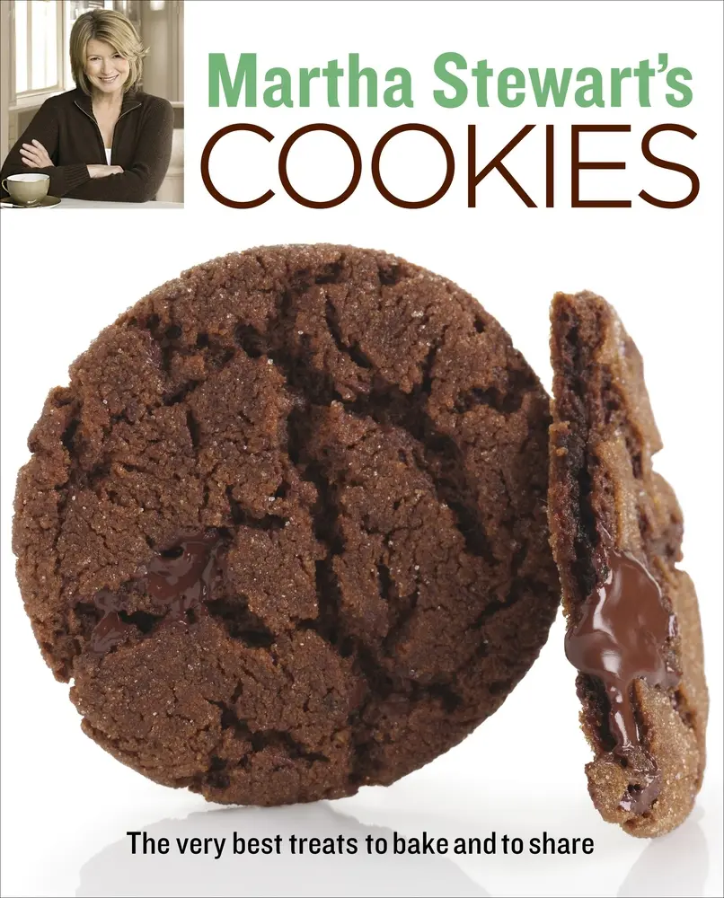 USED Book - Martha Stewart's Cookies: The Very Best Treats to Bake and to Share: A Baking Book by Martha Stewart Living Magazine (Paperback) - english