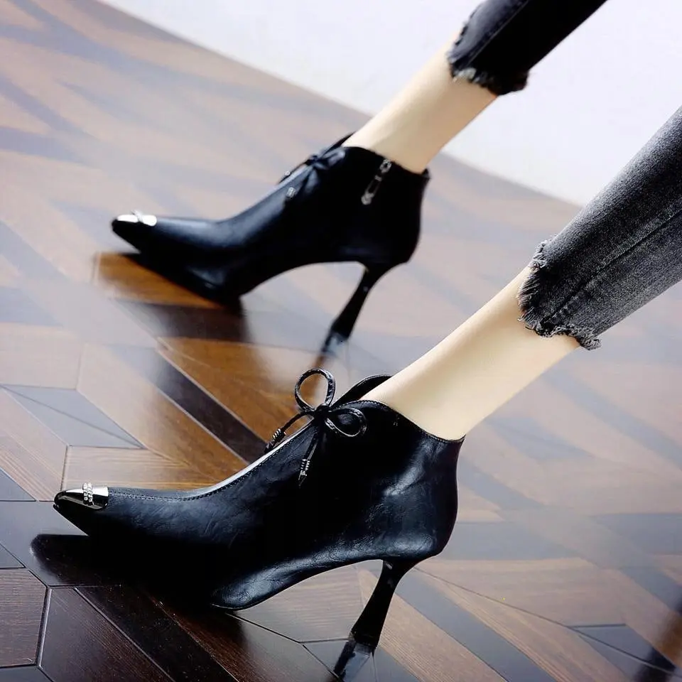 Elegant Pointed Toe Kitten Heel Ankle Boots