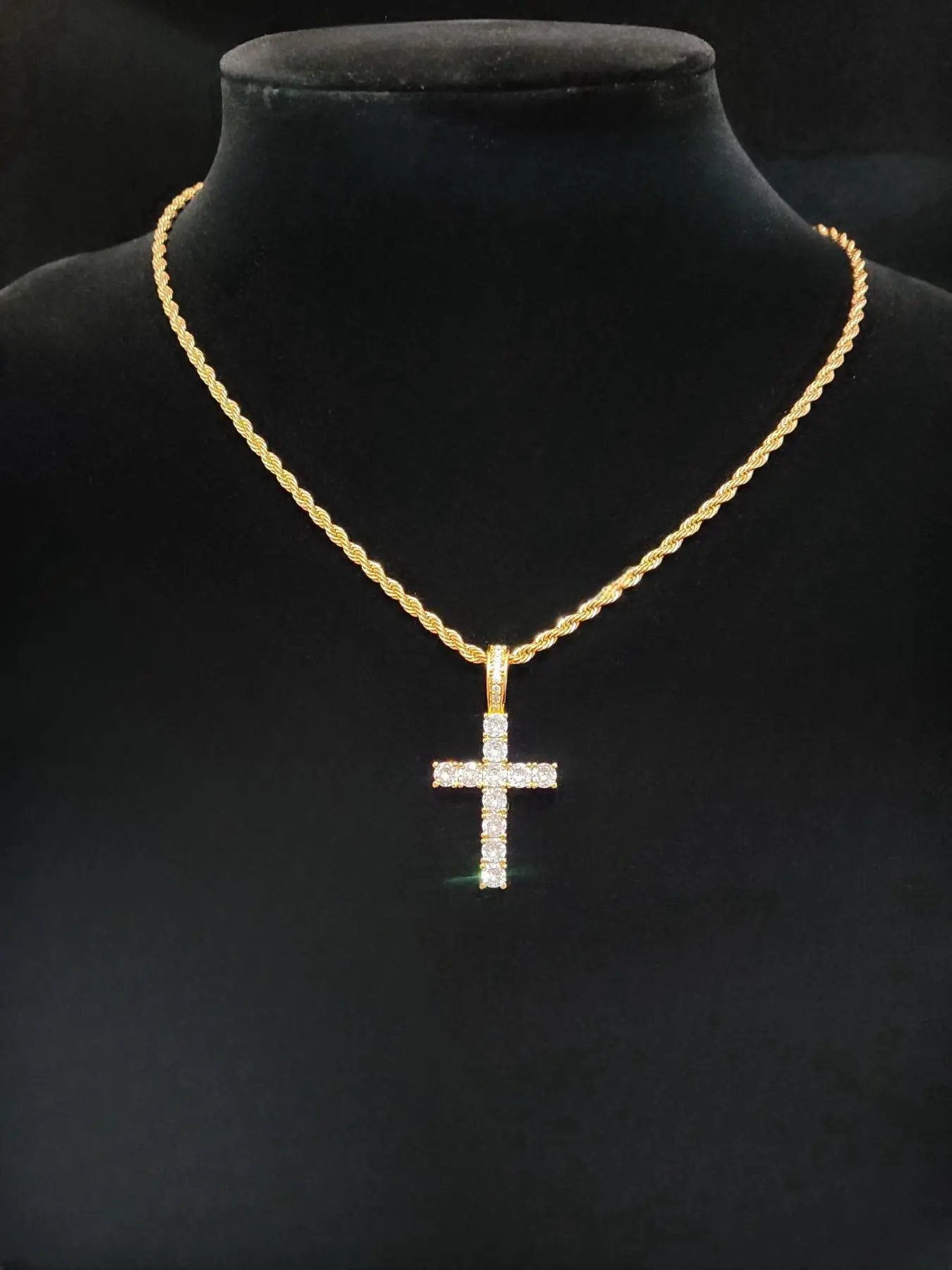 Artificial Zircon Inlaid Cross Charm Decor Pendant Necklace for Men & Women (1 Piece), Fashion Jewelry for Party, Daily Clothing Decor, Trendy All-mat