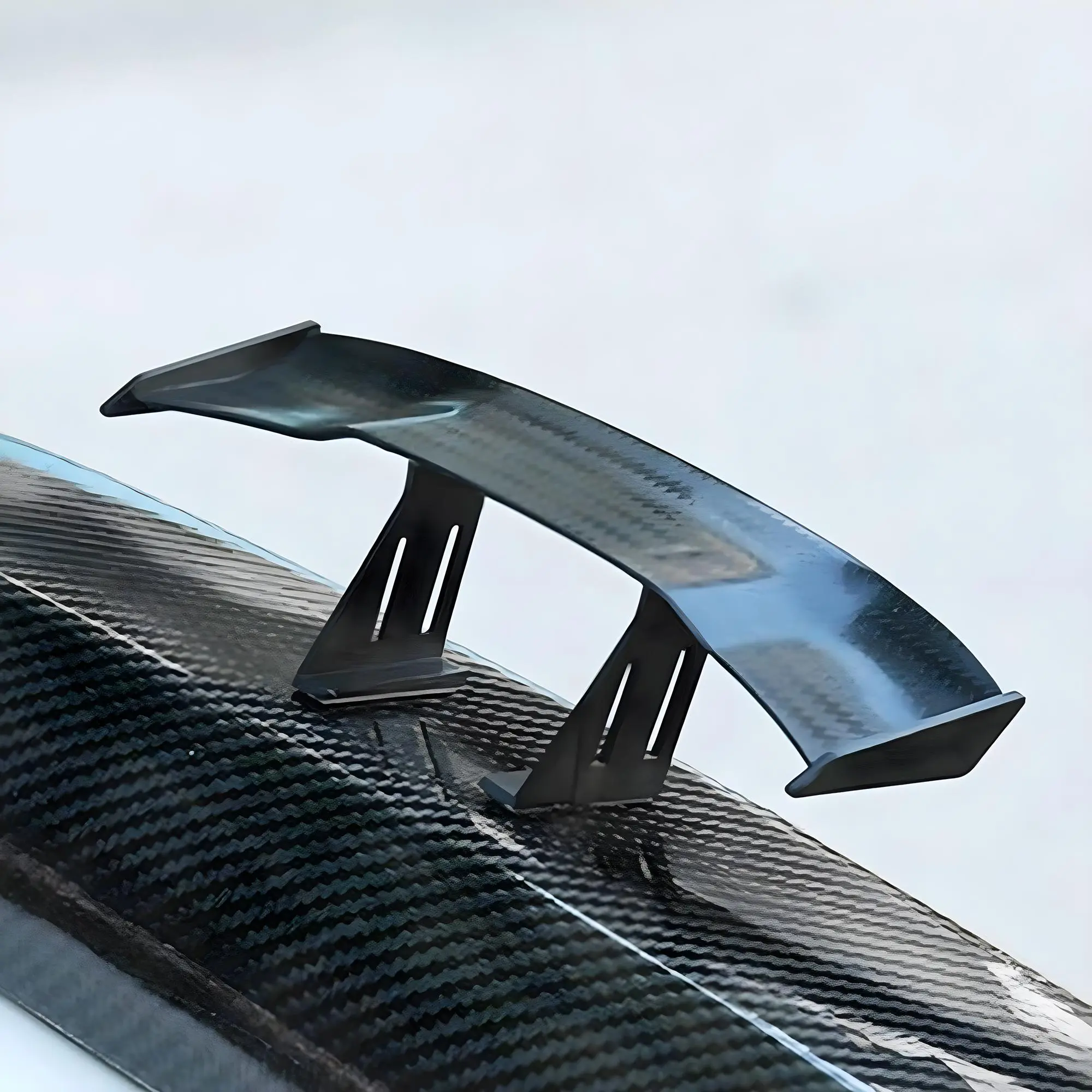 1pc Mini Carbon Fiber Car Rear Spoiler，Universal Mini Trunk Lip Spoiler Decoration, Sporty Style Automotive Exterior Accessories for Cars,Sporty Look Car Accessories for All Vehicle Types