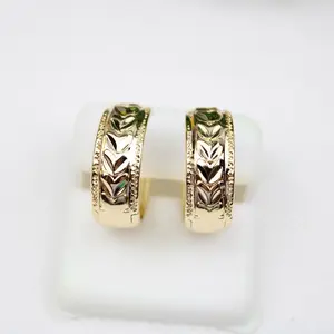 Small Gold plated hoop earrings  — arracadas pequeñas en Oro Laminado