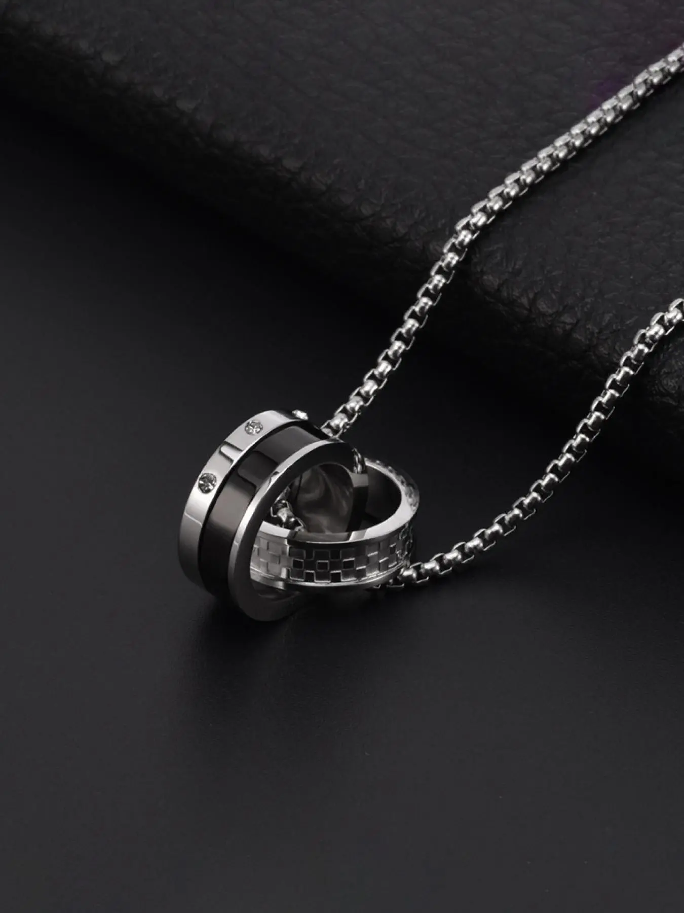 Stainless Steel Colorblock Patchwork Round Pendant Necklace, Cuban Link Chain, Fashion Jewelry for Party, Daily Clothing Decor, Trendy All-match & Exquisite Jewelry for Birthday Gift