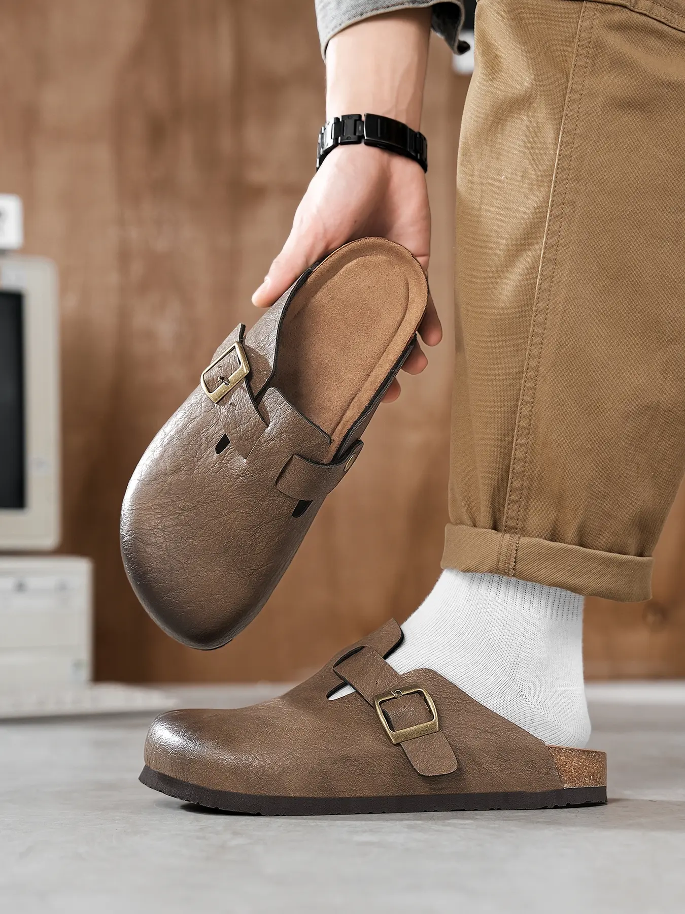 Unisex Slip-On Wide Fit Mule Shoes, High-Quality Leather, Comfortable Classic Design, Perfect for Daily Wear, Casual Walking Shoe, Slip On Mules, EVA Clogs Mules, Flat Buckle Clogs