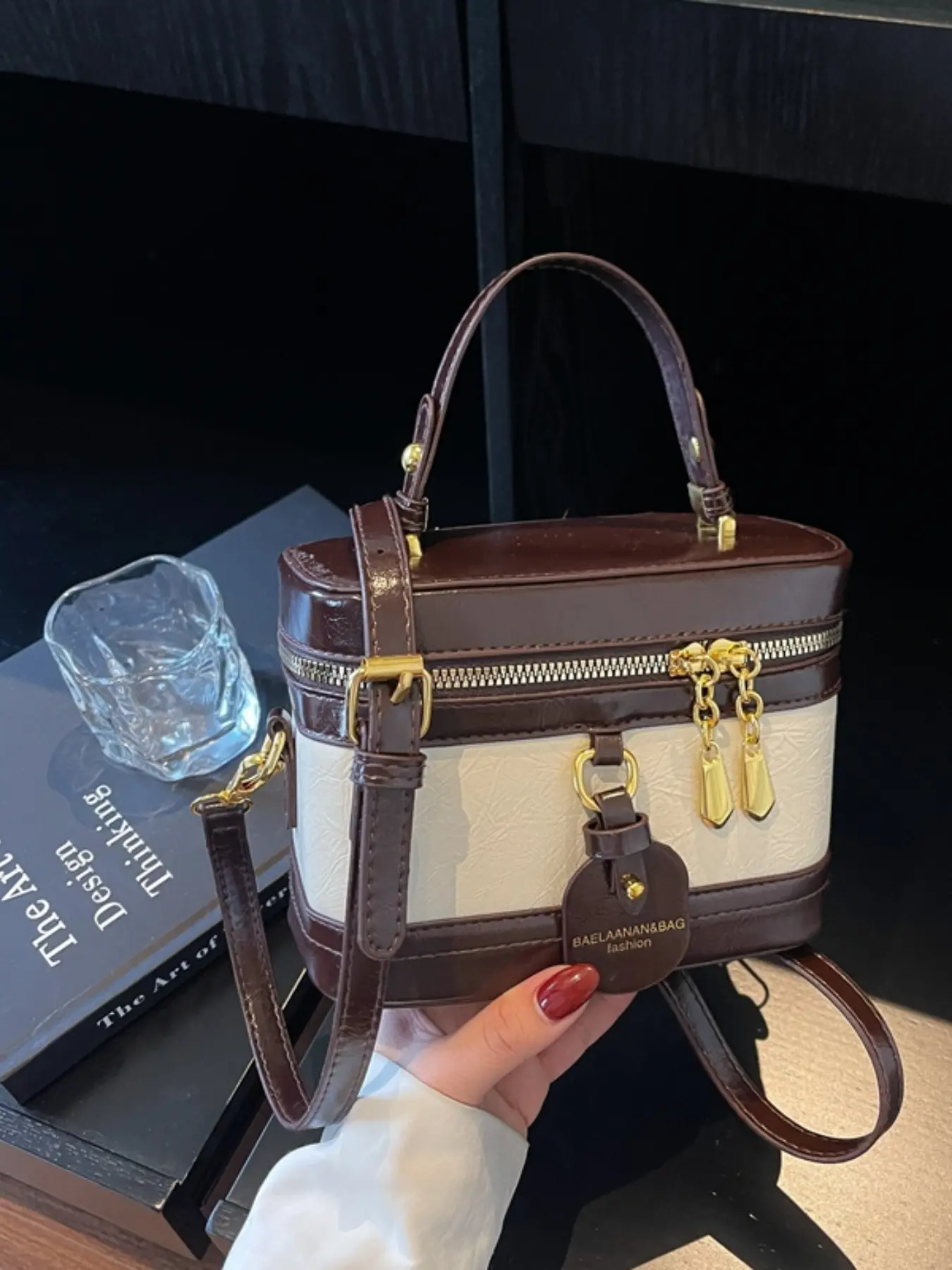 Elegant Women's Crossbody Bag, Retro Style Handbag, Versatile Box Makeup Bag, Small Square Shoulder Bag for All Seasons, Fashionable Box Bag, Stylish Crossbody Bag