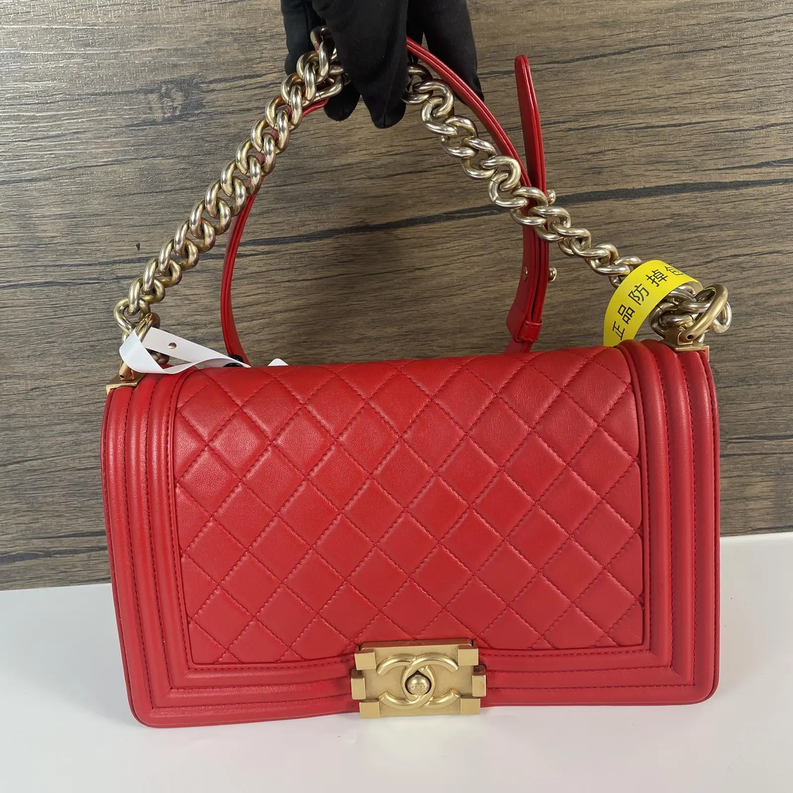 Pre-owned CHANEL Smooth bright red calfskin leather Shoulder Bags Red Diamond Quilted Calfskin Boy Flap Shoulder Bag++little charm+++