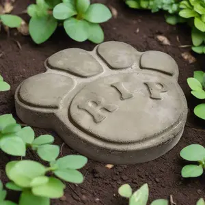 Paw Shaped RIP Stepping Stone 6" x 6" - Unique Design for RIP Ceremonies