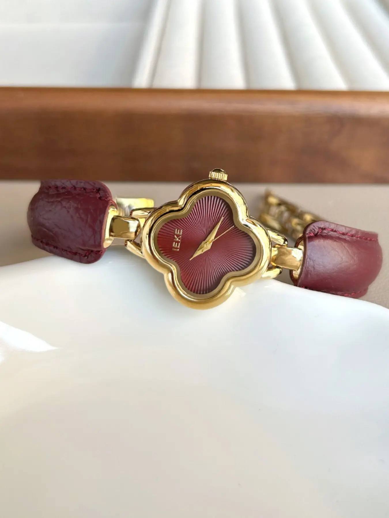 Women's Daily Watch, Luxurious Small Four-Leaf Clover Design, High-Quality Quartz, Casual & Business, Perfect Gift Choice, Ideal for Valentine's Day