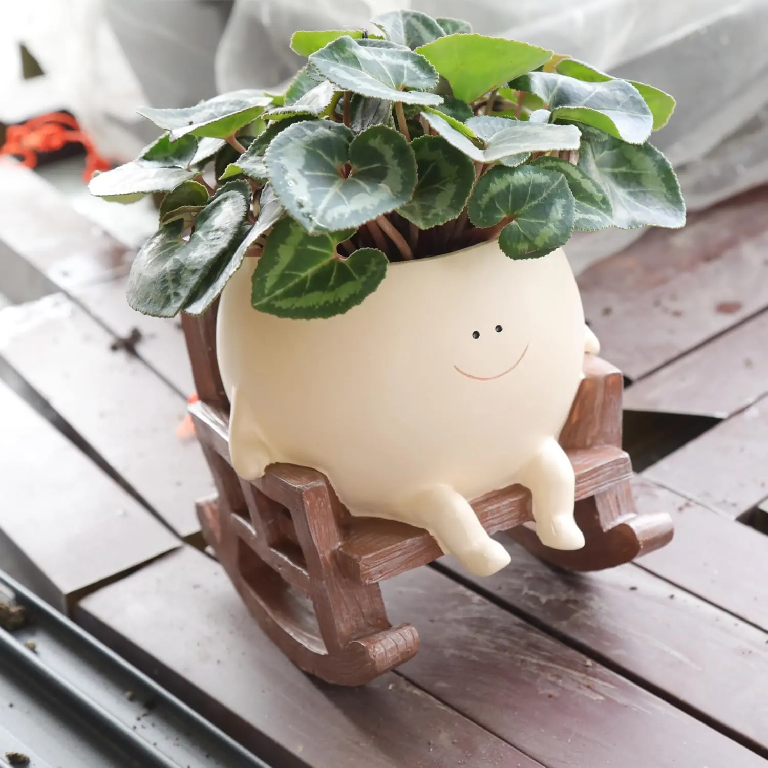 Pricetail Resin Face-Shaped Veggie Planter with Drainage Hole - Unique Sitting Rocking Chair Indoor Plant Stand for Kids' Dining Table, Office Desk, Snake Plants, Artificial Flowers, Indoor & Outdoor Decor Gift