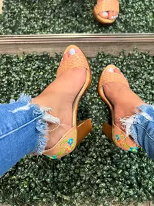 Carolina Heels / Girasol Zapatillas/ Embroidered Wedges/ Mexican Embroidery/ Zapatos Artesanales/ Ropa Mexicana/ Girasol Bordado Tacones