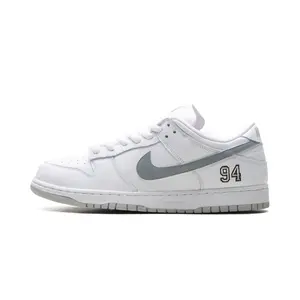 SB Dunk Low "Supreme - White" HQ8487 100
