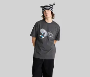 KIKWEAR CUTS GRAPHIC TEE - CHARCOAL