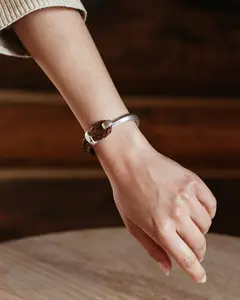 NICKEL HOOK BRACELET