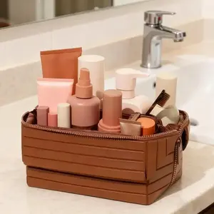 Travel makeup bag, large-capacity foldable ladies' cosmetic bag, made of waterproof PVC leather, with zipped opening and compartments for storing toiletries and travel essentials.
