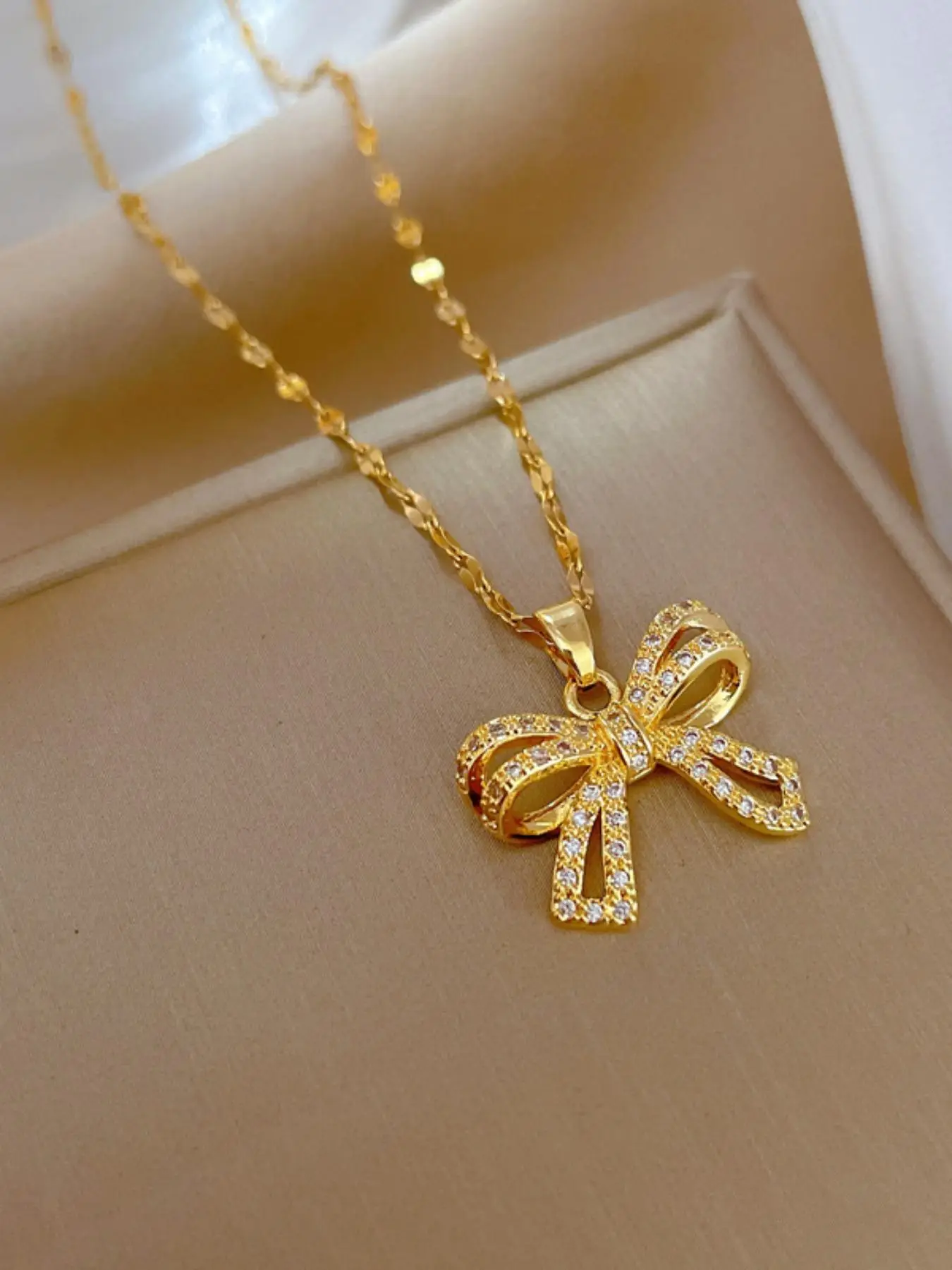 Elegant Rhinestone Bow Decor Pendant Necklace for Women for Gift, 2024 Trendy Stainless Steel Matching Jewelry, Luxury Shiny Dainty Accessory, Stateme