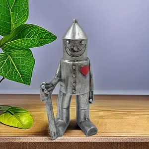 Vintage Style Heart Axe Soldier Garden Statue, Garden Sculptures Statues, Outdoor Decorative Sculpture, Home Decoration Gift, Unique Yard Ornament