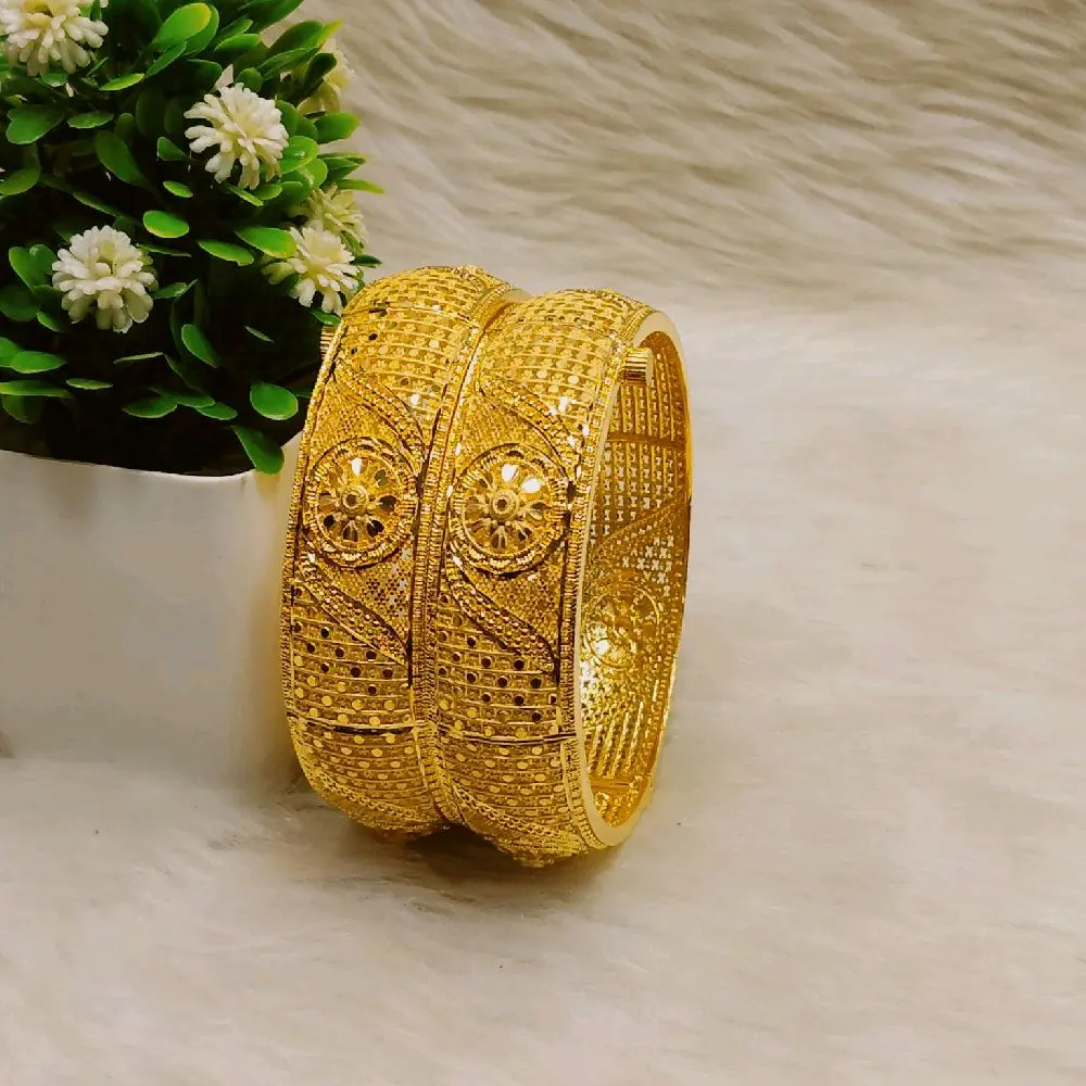 2pc Elegant Gold-Toned Filigree Bangle Bracelet with Intricate Design for Women's Fashion Accessories