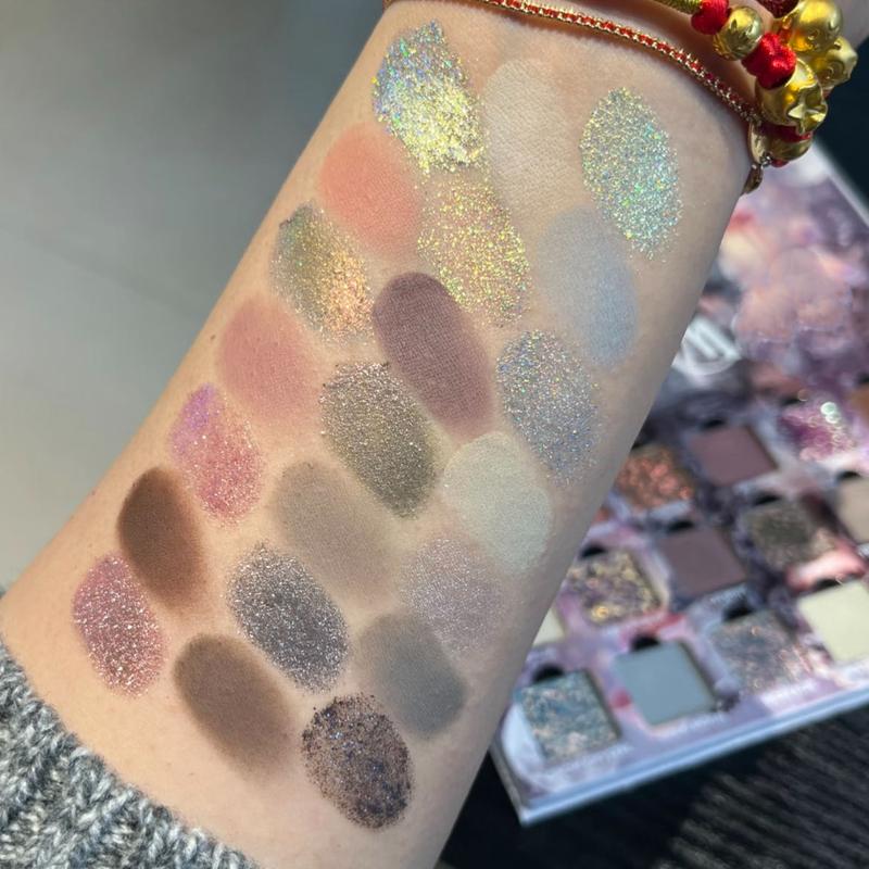 42-Color Smoky Eyeshadow Palette: Matte Shimmer&Glitter-24H Waterproof&Smudge-Proof Highly Pigmented with Natural Blurring Effect | Fine Powder No Fallout Perfect for Halloween Fall Festivities&Christmas Parties Party&Stage Must-Have Great Gift natural  ！