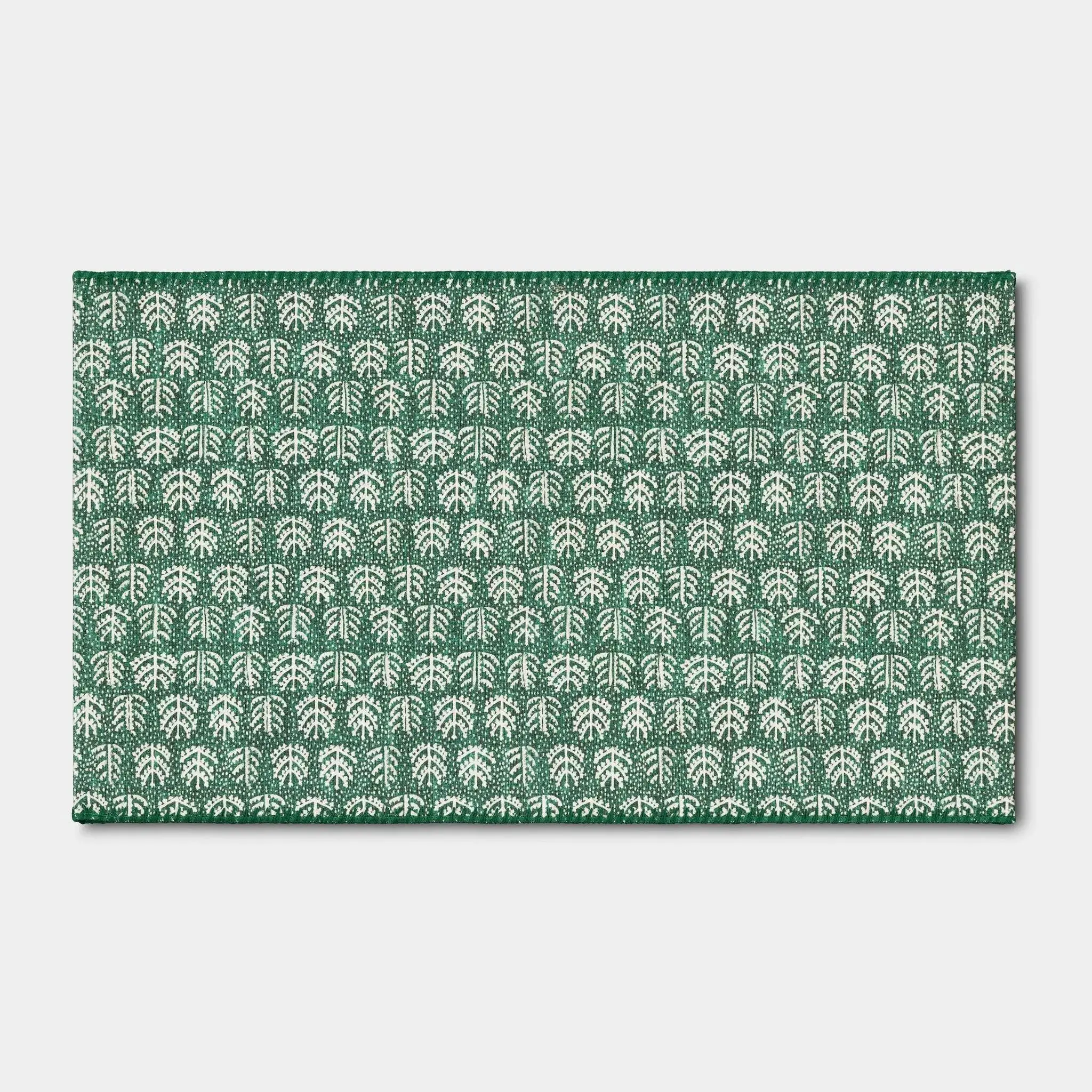 1'8"x2'10" Christmas Tree Print Rug - Threshold™