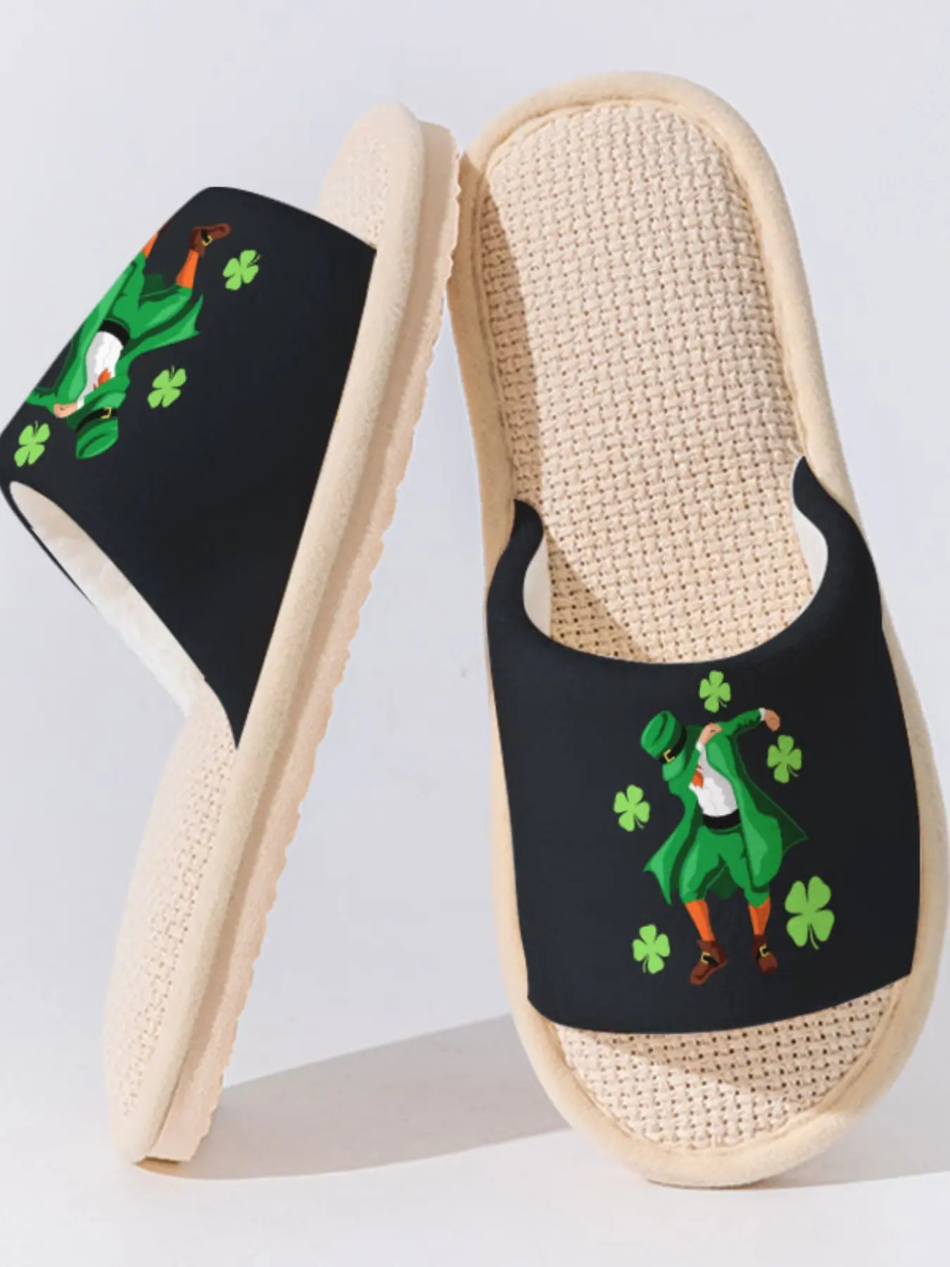 Dancing Leprechaun & Clover Print Breathable Linen Slippers, Non-slip Lightweight Casual House Shoes for St. Patrick's Day Home Wear