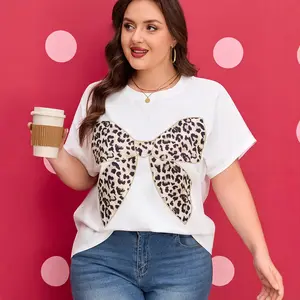 Women's Plus Size Leopard Bow Embroidered Patch T-Shirt, Oversized Crew Neck Short Sleeve Tops, Casual Relaxed Fit Summer Casual Top