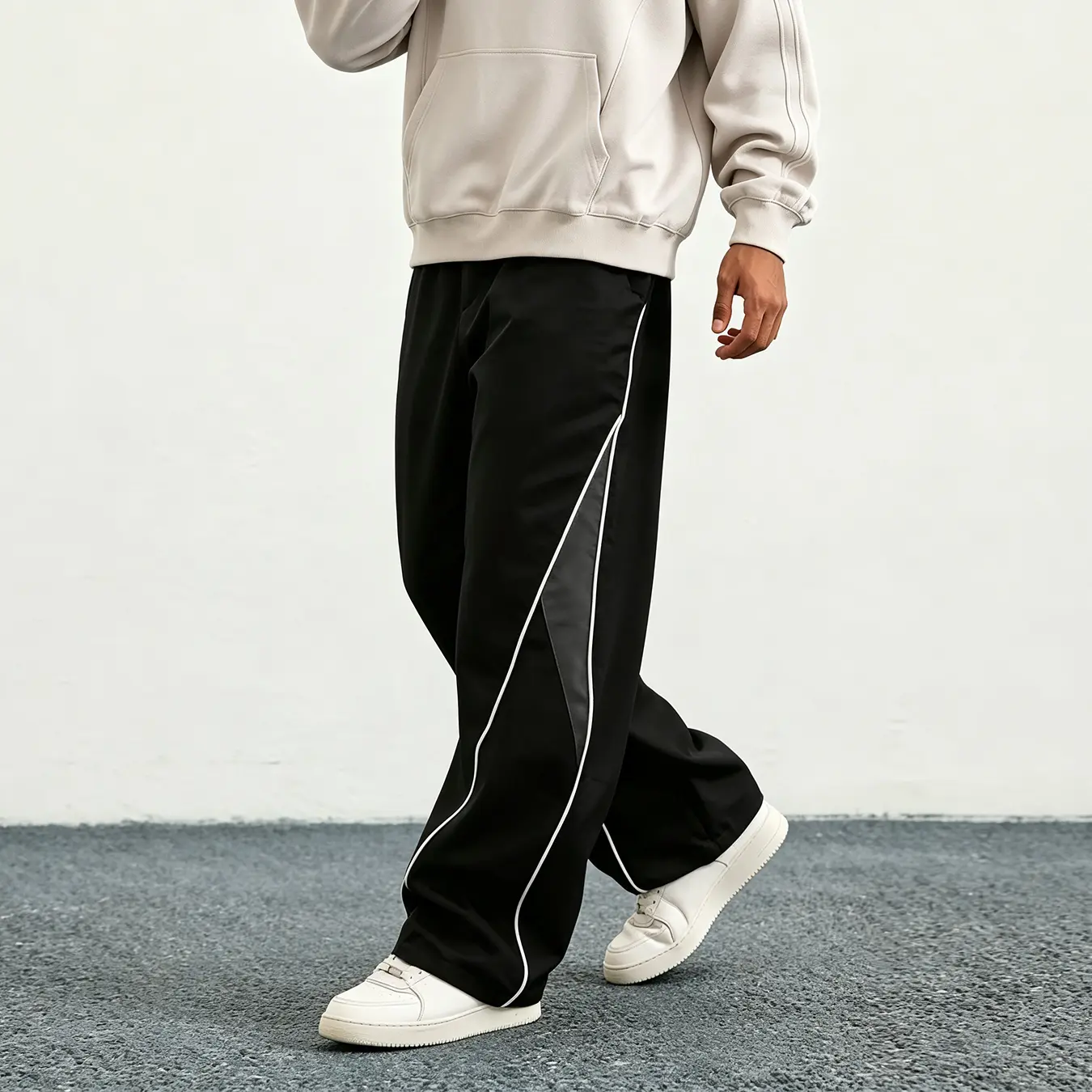 Men’s contrast panel wide-leg track pants, elastic waist drawstring baggy streetwear joggers, loose-fit casual athletic trousers with side stripes