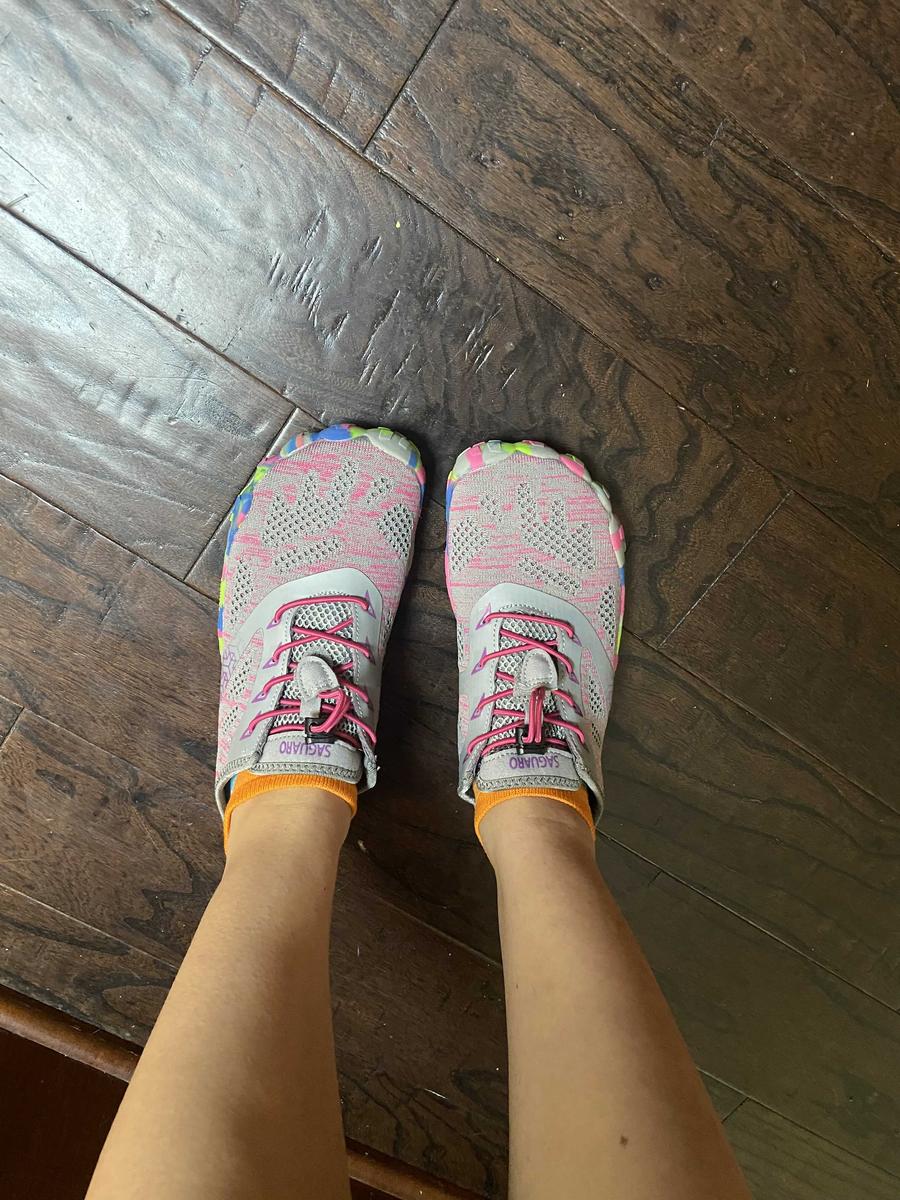 Item: Pink, 8 Men / 10 Women