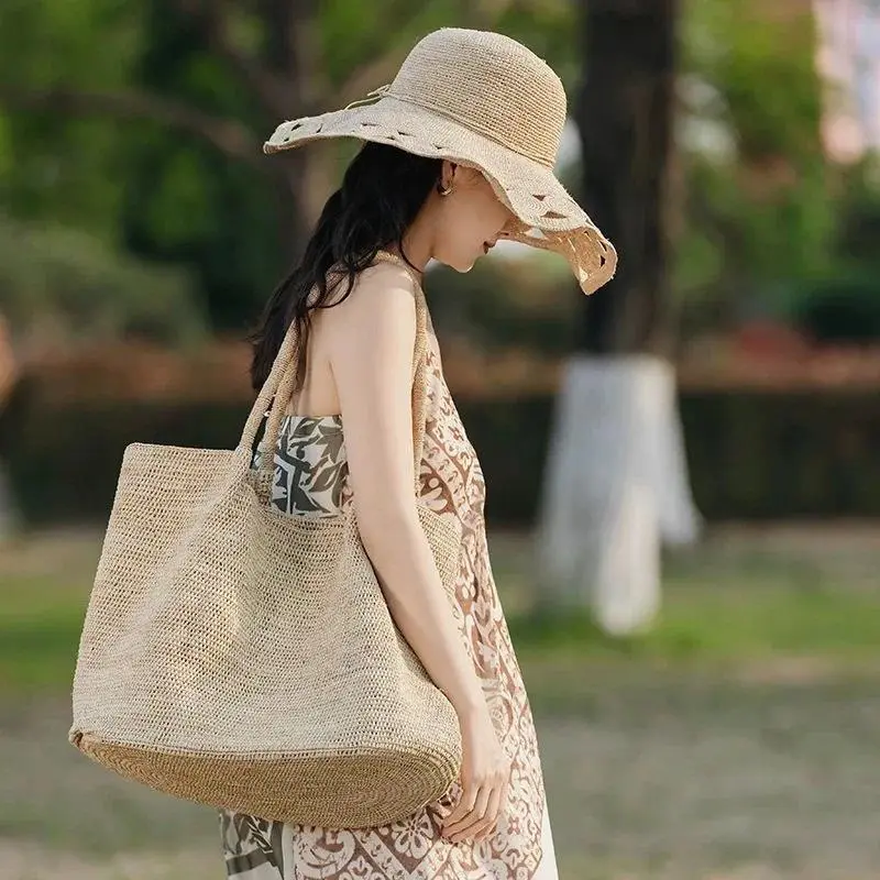 New luxury  Raffia Beach Bag Women Hand Crochet Straw Shoulder Tote Summer Simple
