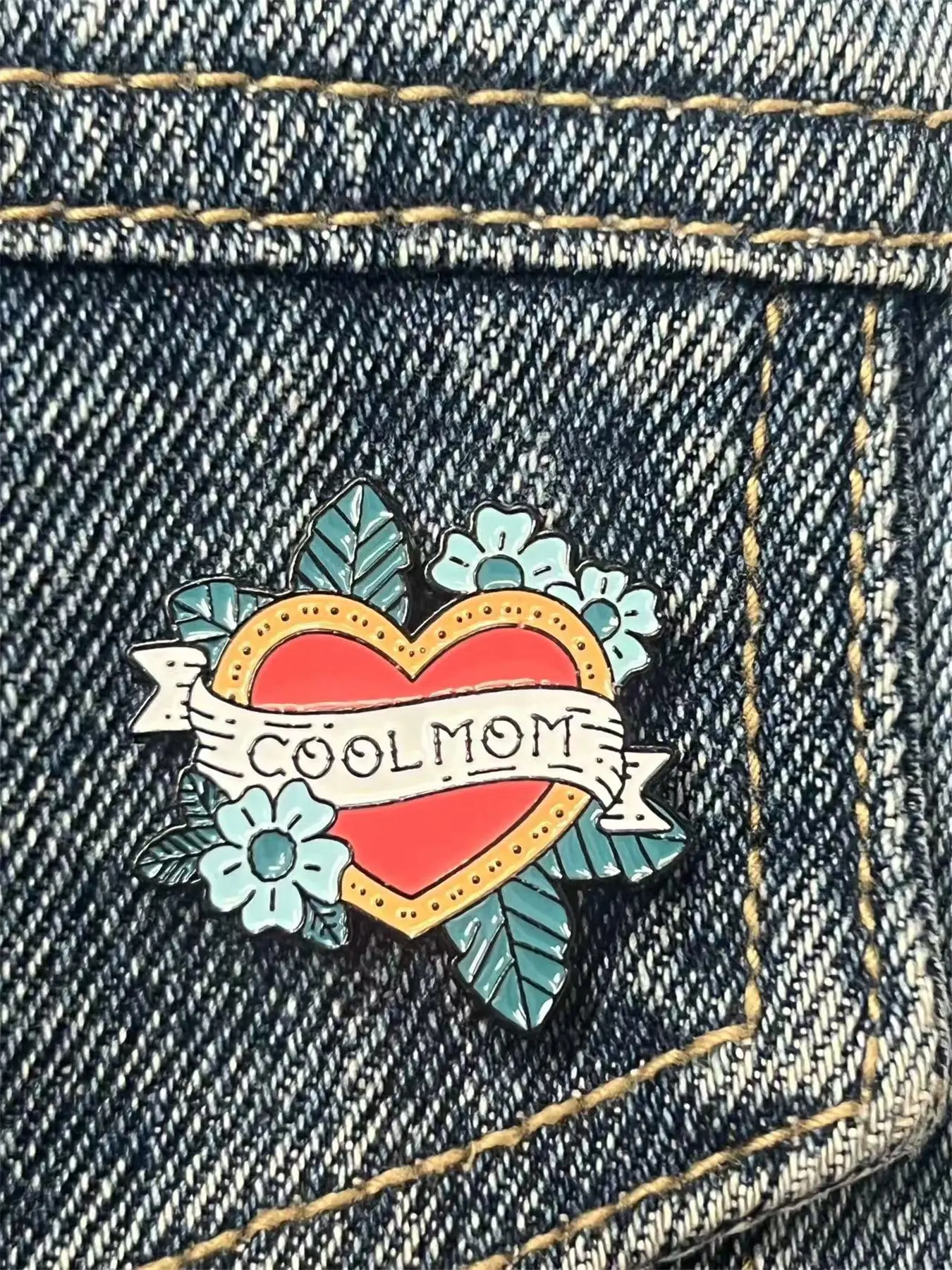 1 creative letter, heart badge, brooch, Alloy brooch pin, accessory bag, accessory pin, Bouquet Daisy Pin, Flower Brooch Pin, clothing accessory bag, matching versatile accessories, birthday gift, children's gift, best friend gift, no fading