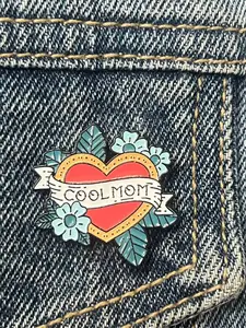 1 creative letter, heart badge, brooch, Alloy brooch pin, accessory bag, accessory pin, Bouquet Daisy Pin, Flower Brooch Pin, clothing accessory bag, matching versatile accessories, birthday gift, children's gift, best friend gift, no fading