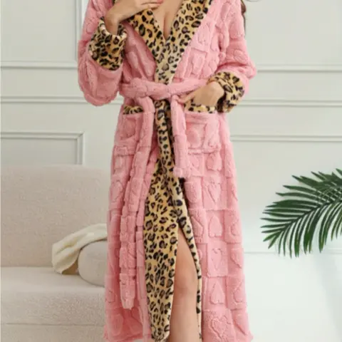Women's Plush Long Leopard Print Robe, Soft Warm Elegant Chic Hooded Leopard Loungewear Bathrobe Nightwear, Womenswear, Loose-Fit Winter Kint Fabric, Ideal for Bathtub & Spa Shower Room
