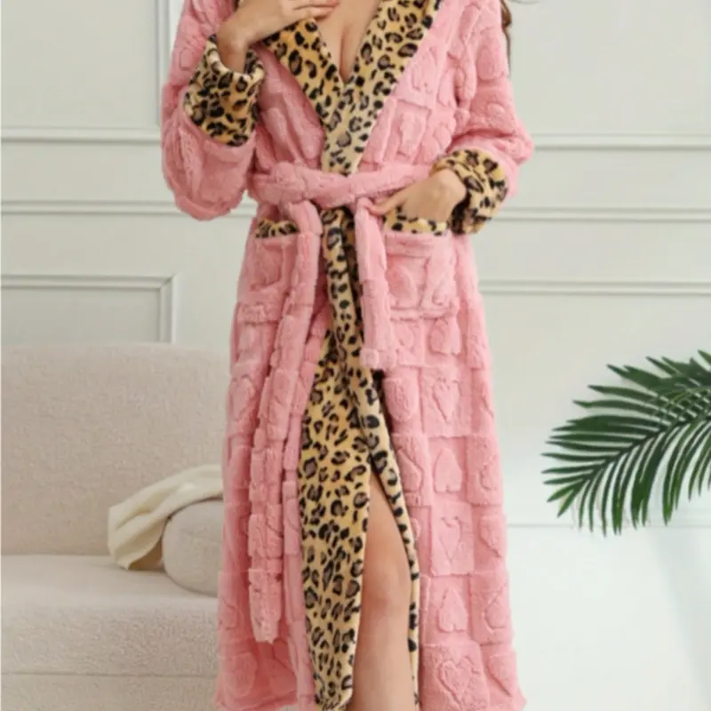Women's Plush Long Leopard Print Robe, Soft Warm Elegant Chic Hooded Leopard Loungewear Bathrobe Nightwear, Womenswear, Loose-Fit Winter Kint Fabric, Ideal for Bathtub & Spa Shower Room