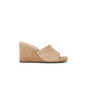 Dolce Vita Holta Sandal in Camel