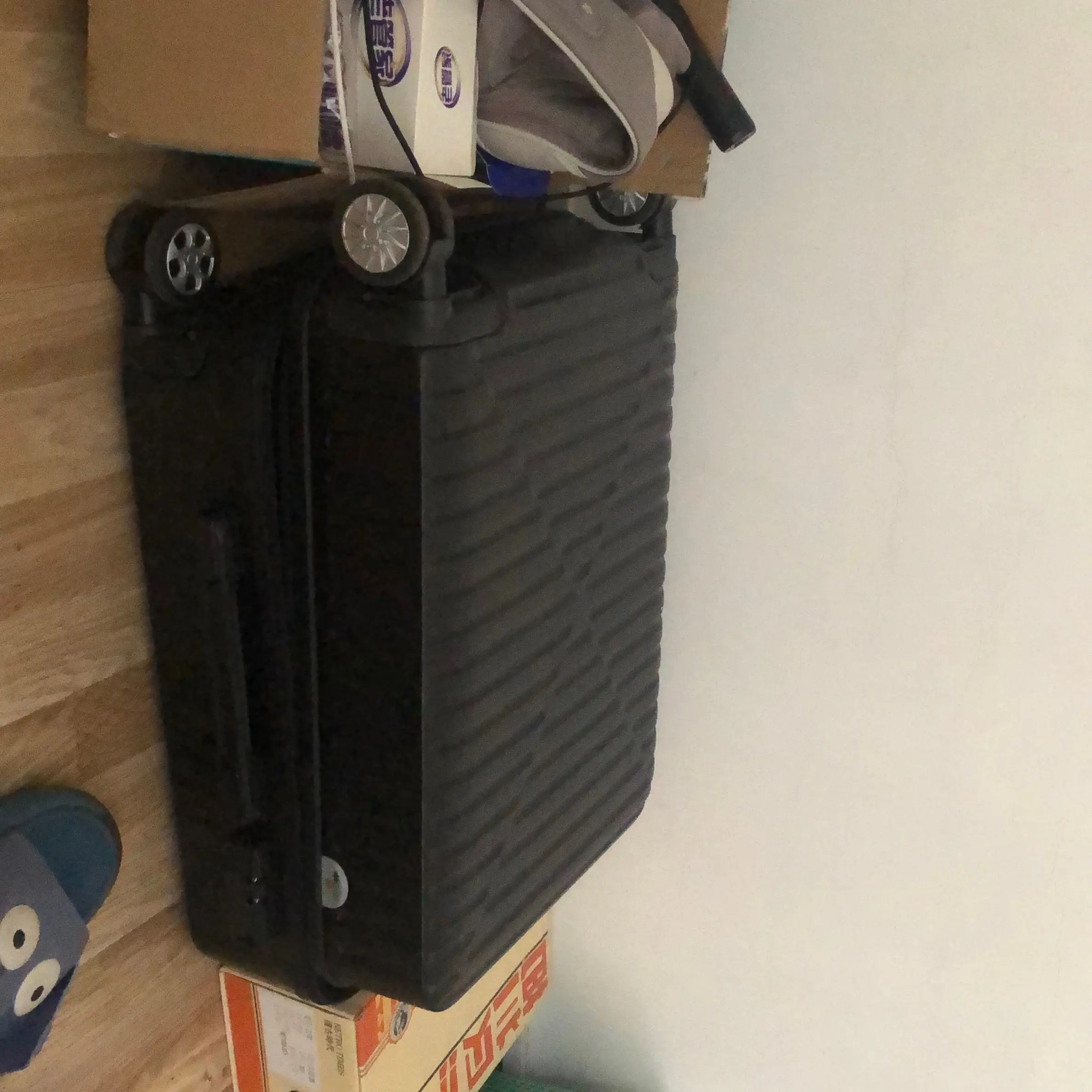 Small luggage black color super light have 4 wheels