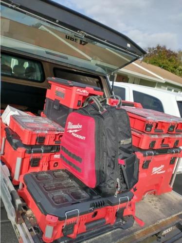 Milwaukee 48-22-8424 75-Pound Capacity Polymer Packout Standard Tool Box - New