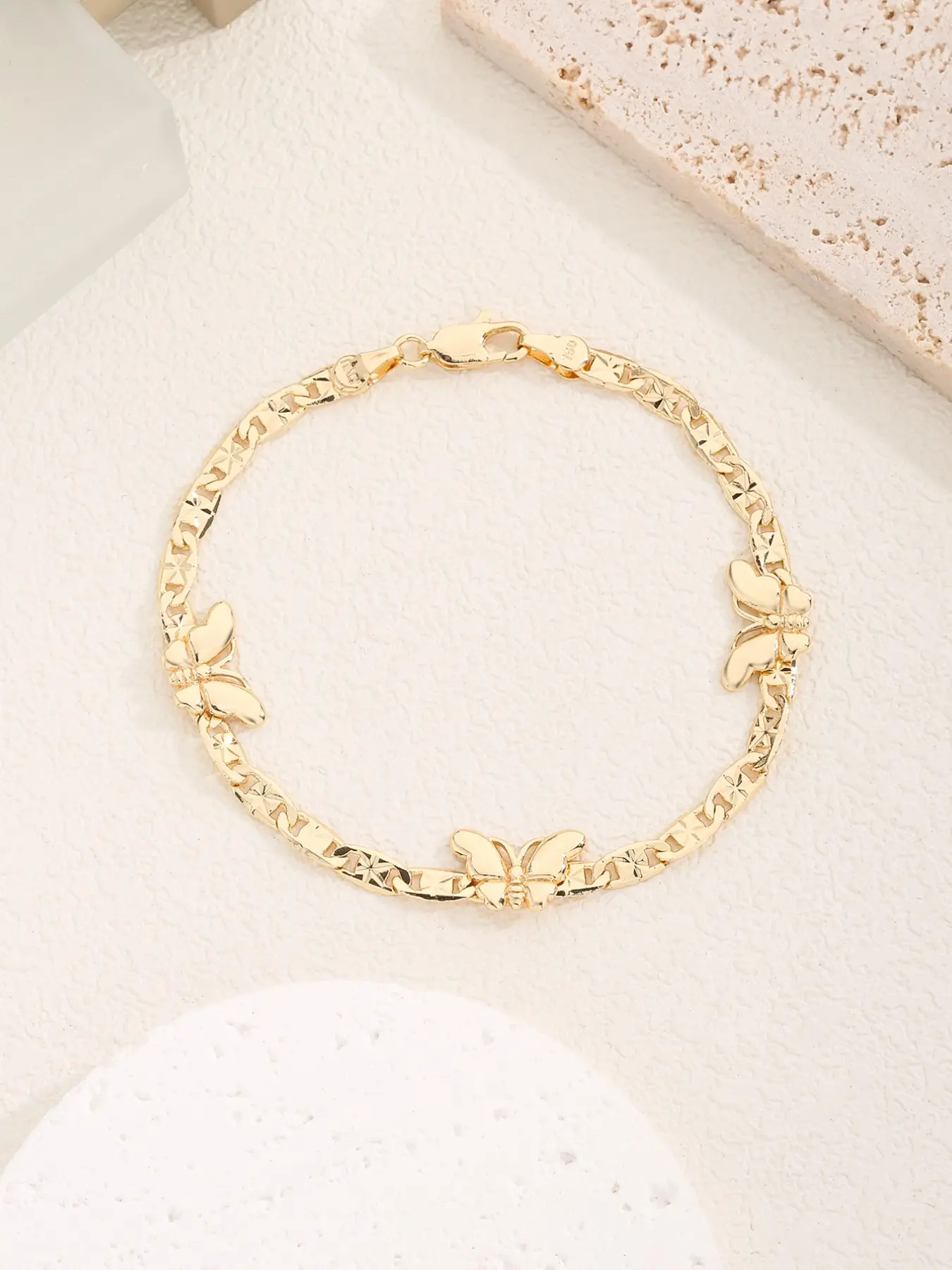 14k Gold Plated Cuban Chain Exquisite Bracelet with Butterfly Accent, Unisex Fashion Jewelry, Perfect Valentine's Day Gift, Elegant and Romantic Accessory, Cuban Link Bracelet
