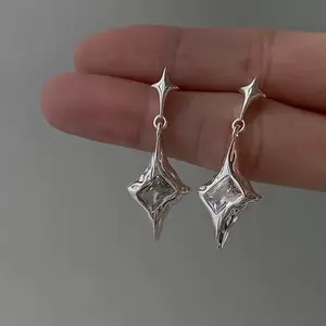 Y2K Exquisite Star Crystal Drop Dangle Earrings for Women High Quality Starlight Unique Simple Sparkling Silver Color Earring Kpop Gothic Egirl Casual Jewelry Accessories Gift