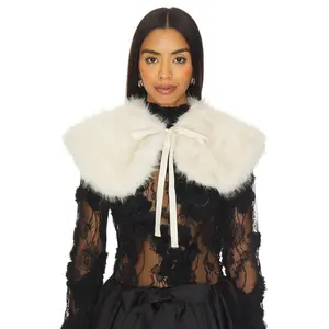 AKNVAS Faux Fur Collar in White