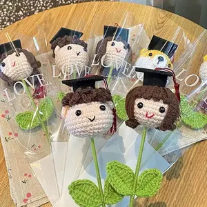 Crochet Artificial Flower Graduation Cap, Handmade Yarn Doctoral Flower Ornament, Graduation Party Decoration, Handcrafted Graduation Gift for Teachers & Friends, Unisex DIY Crochet Flower Bouquet