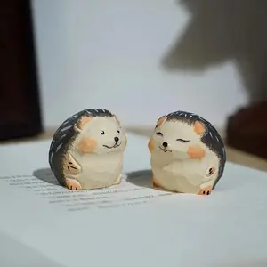 Miniature Hedgehog Hand Carved Wood Statue Lovely Creature Figurines Home Decor Craft Workspace Desk Nature Inspired Decoration
