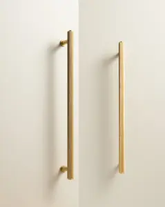 MERCER KNURLED MATTE BRASS BAR PULL