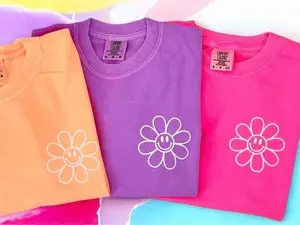 Comfort Colors Retro Flower Smile Face Shirt Print, Fun & Trendy Vintage Graphic, Happy Face Smile Summer T-Shirt Clothes