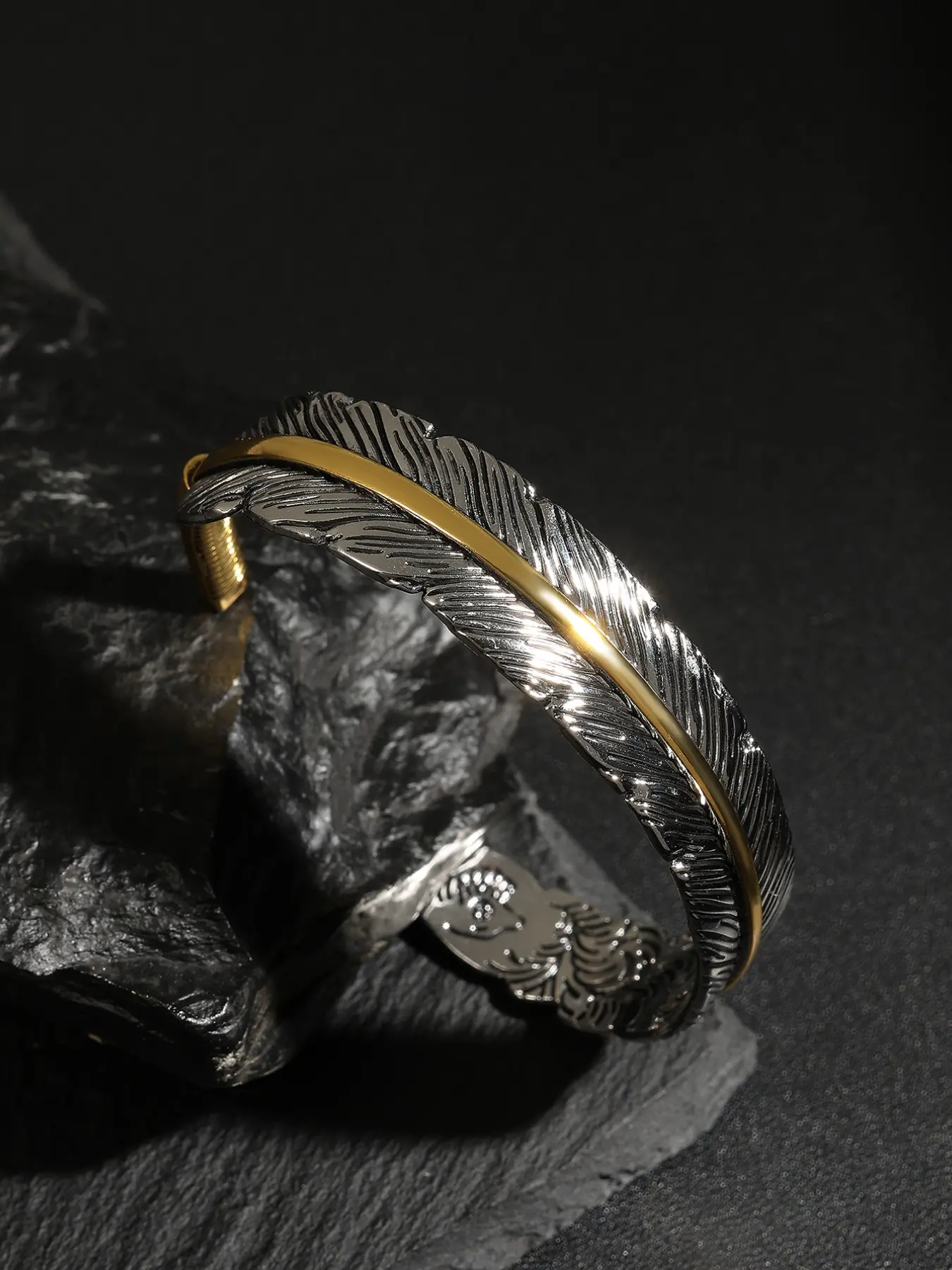 Men's Vintage Fashion Feather Bracelet, Simple Unique Aged Style, Adjustable Design, Street Rock Jewelry, Alloy Material, All Seasons