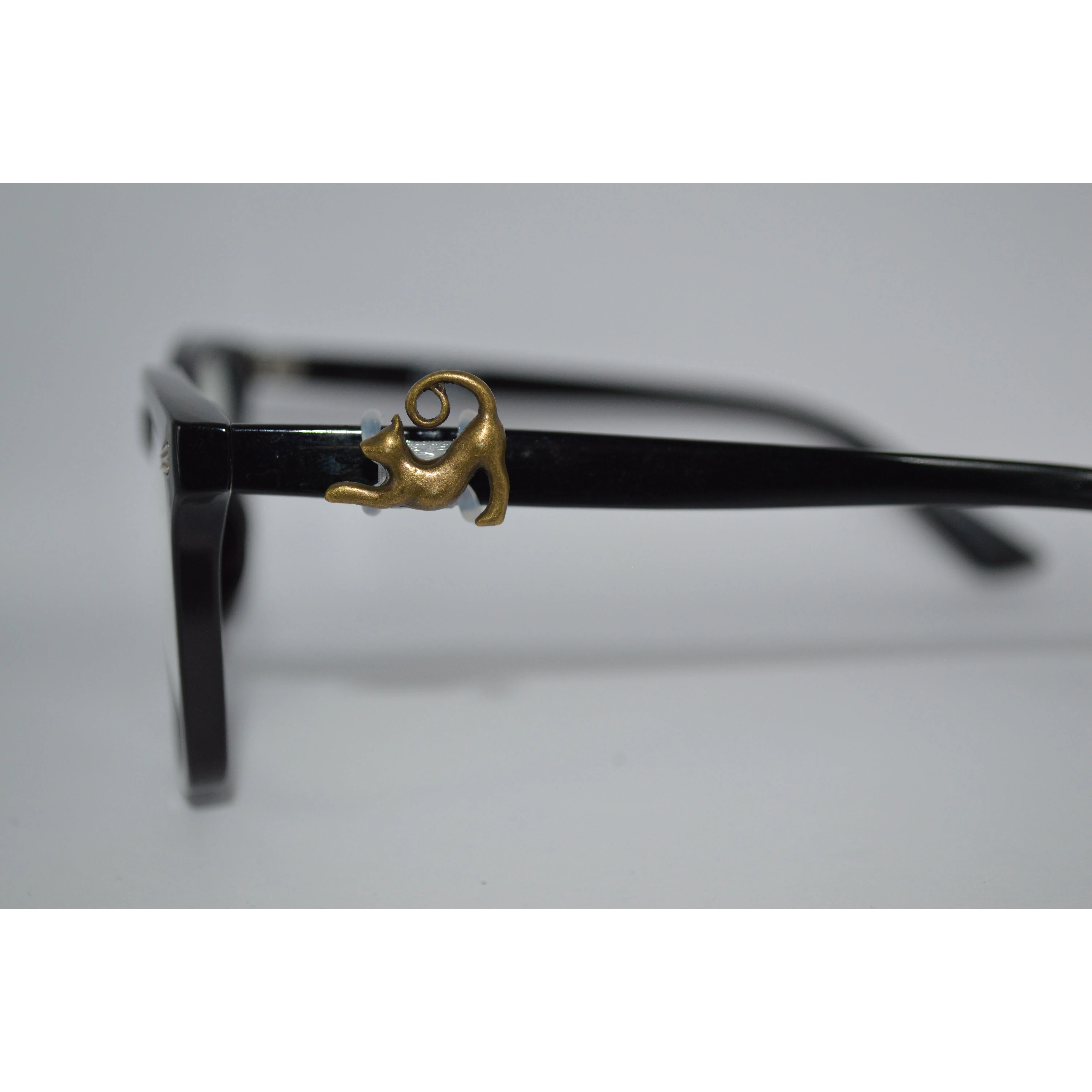 Cat Stretching Eyedeco Charm                                                   A11