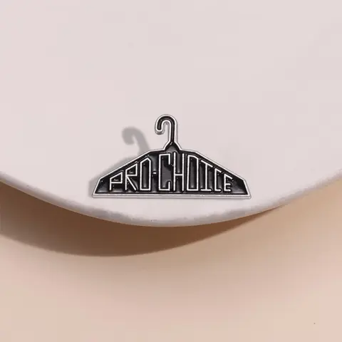 Cartoon Clothes Hanger Design Brooch Clip, Fashion Alloy Badge for Daily Clothing Decor, Trendy All-match & Exquisite Brooch for Birthday Gift, Fashion Accessory